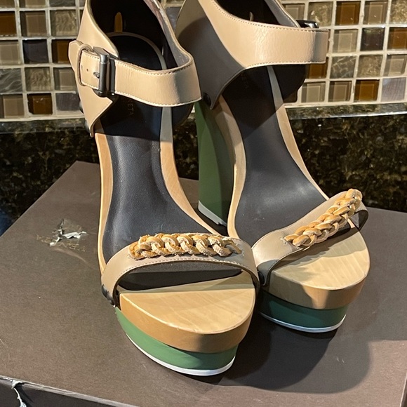 Bottega Veneta Shoes | Bottega Veneta Platform Wedge | Color: Taupe/ Lime Sz. 8 - Picture 7 of 15